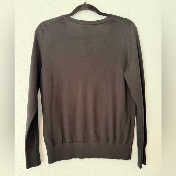 Banana Republic Classic Black V-Neck Sweater - Size M - Picture 3 of 4